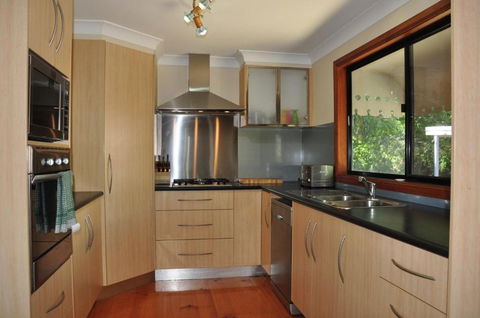 43 Double Island Drive Two Level Holiday Home With Swimming Pool. Located Close To Beach & CBD - Accommodation Gladstone 1