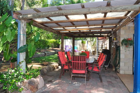 43 Double Island Drive Two Level Holiday Home With Swimming Pool. Located Close To Beach & CBD - Accommodation Gladstone 4