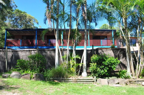 43 Double Island Drive Two Level Holiday Home With Swimming Pool. Located Close To Beach & CBD - Accommodation Gladstone 3
