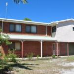 31 Bombala Crescent Two Storey Home With Covered Outdoor Deck Fully Fenced Backyard. Pet Friendly - Accommodation Gladstone 0