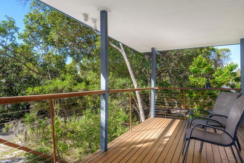12 Ibis Court Highset Beach House With Natural Bushland Gardens & Covered Decks - Accommodation Gladstone 4