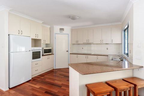 12 Ibis Court Highset Beach House With Natural Bushland Gardens & Covered Decks - Accommodation Gladstone 3