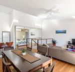 Unit 4 Rainbow Surf Modern double storey townhouse with large shared pool close to beach  shop - Accommodation Gladstone