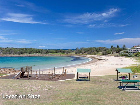 Ultimate Beach House 19a Graham Street Views Peace & Quiet - Accommodation Gladstone 1