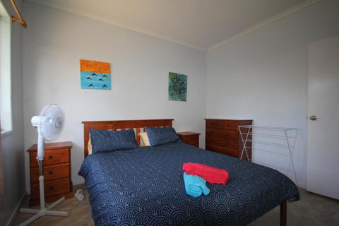 CASTAWAY BEACH HOUSE - Accommodation Gladstone 1