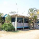 CASTAWAY BEACH HOUSE - Accommodation Gladstone 0
