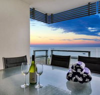 Oceana Darwin Central Oceanfront 3 bedroom 2 Lounge Room Pool Gym Tennis Court Sleeps 9 - Accommodation Gladstone