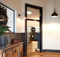 The Royal Hotel Drouin - Accommodation Gladstone