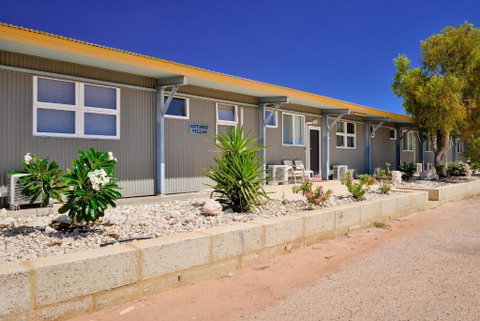 Getaway Villas Unit 38 9 1 Bedroom Separate Private Bathroom - Accommodation Gladstone 2