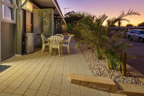 Getaway Villas Unit 38 9 1 Bedroom Separate Private Bathroom - Accommodation Gladstone 7