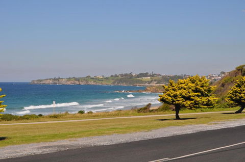 Flat 1 / 15 Dalmeny Drive - Accommodation Gladstone 6