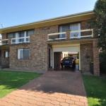 Flat 1 / 15 Dalmeny Drive - Accommodation Gladstone 0