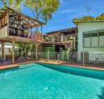 Geckos Rest Rainbow Shores Executive Beach House Pet Friendly Pool Wi fi - Accommodation Gladstone