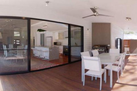 33 Esprit Drive Rainbow Shores Style Comfort & Relaxation Pets Welcome Pool - Accommodation Gladstone 4