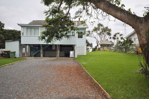 Golden Sands At Beachmere - Accommodation Gladstone 1