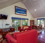 6 Ilmenite Avenue Coastal beach shack within walking distance to patrolled beach  CBD - Accommodation Gladstone