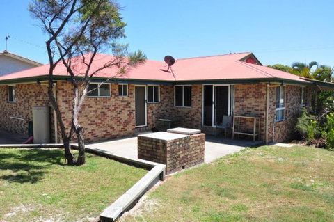 23 Carlo Road Lowset Family Home Within Walking Distance To The Shopping Centre. Pet Friendly - Accommodation Gladstone 5