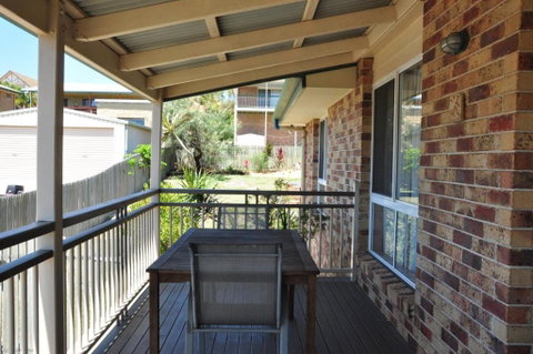 23 Carlo Road Lowset Family Home Within Walking Distance To The Shopping Centre. Pet Friendly - Accommodation Gladstone 1