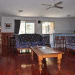 23 Carlo Road Lowset Family Home Within Walking Distance To The Shopping Centre. Pet Friendly - Accommodation Gladstone 0