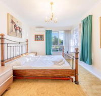 Doncaster Beautiful 4 Bedder walking to Westfield - Accommodation Gladstone