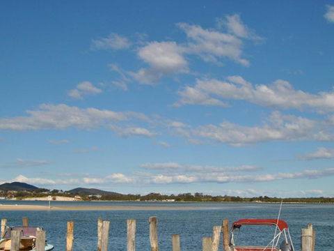 Fairholme 5 Opposite Lake - Accommodation Gladstone 3