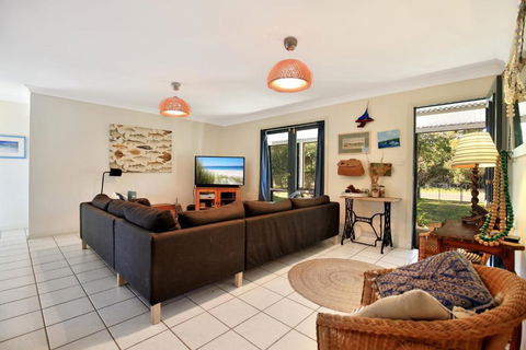 Innisfree Pet Friendly 2 Mins To Beach - Accommodation Gladstone 2