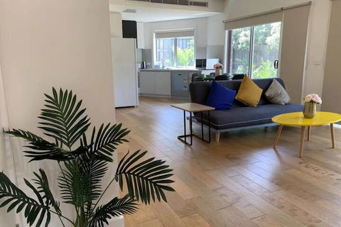 Delicate Bundoora Townhouse 10 - Accommodation Gladstone 4