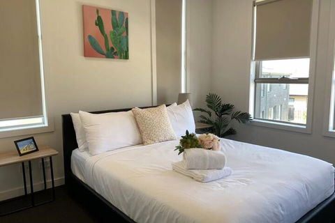 Delicate Bundoora Townhouse 10 - Accommodation Gladstone 2