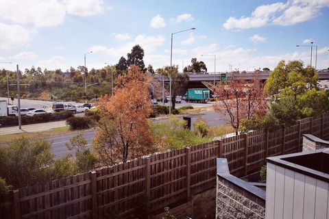 Delicate Bundoora Townhouse 10 - Accommodation Gladstone 7