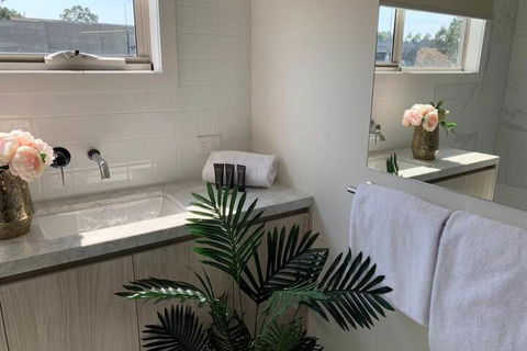 Delicate Bundoora Townhouse 10 - Accommodation Gladstone 1
