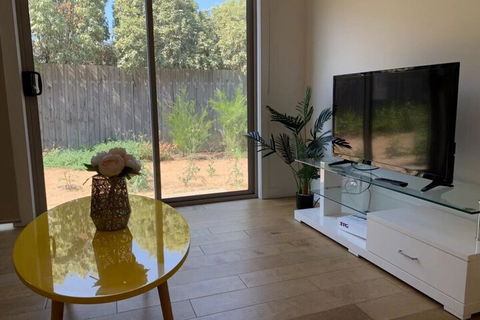 Delicate Bundoora Townhouse 10 - Accommodation Gladstone 5