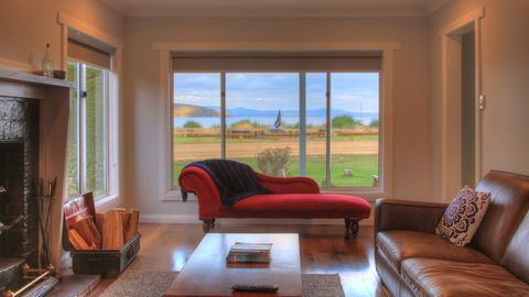 Castaway Cottage - Essentially Tas - Accommodation Gladstone 4