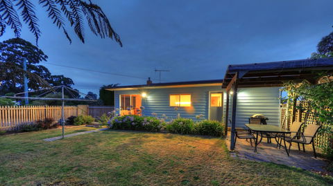 Castaway Cottage - Essentially Tas - Accommodation Gladstone 0