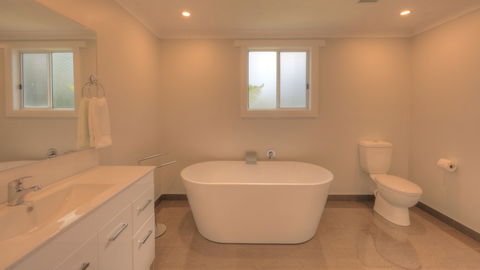 Castaway Cottage - Essentially Tas - Accommodation Gladstone 5