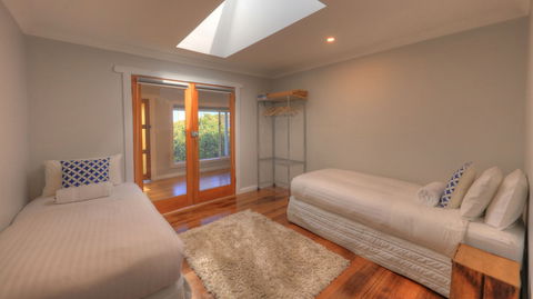 Castaway Cottage - Essentially Tas - Accommodation Gladstone 3