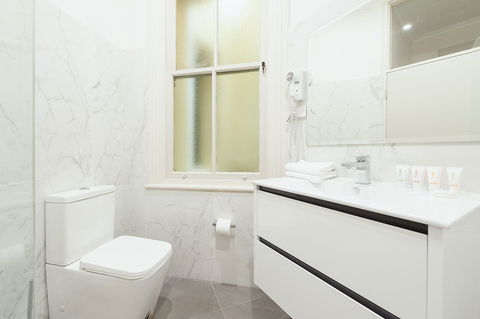 Stunning Sydney Home 1 - Accommodation Gladstone 6