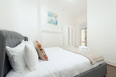 Stunning Sydney Home 1 - Accommodation Gladstone 3
