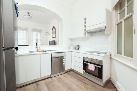 Stunning Sydney Home 1 - Accommodation Gladstone 5