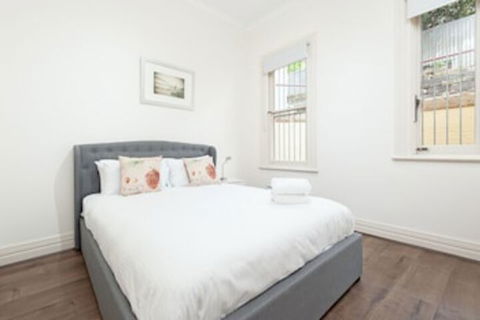 Stunning Sydney Home 7 - Accommodation Gladstone 0