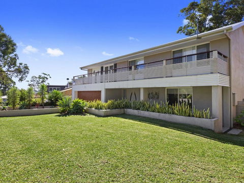 HILLTOP HAVEN In MOLLYMOOK - Accommodation Gladstone 5