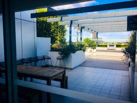 Modern Clean Luxury At The Right Price..... - Accommodation Gladstone 1