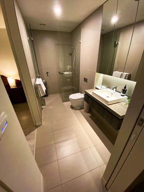 Modern Clean Luxury At The Right Price..... - Accommodation Gladstone 3
