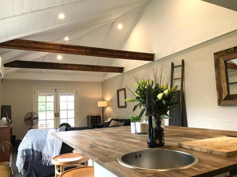 YSG The Edward Townhouse 151 Walk To Town - Accommodation Gladstone 1