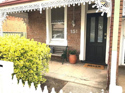 YSG The Edward Townhouse 151 Walk To Town - Accommodation Gladstone 3