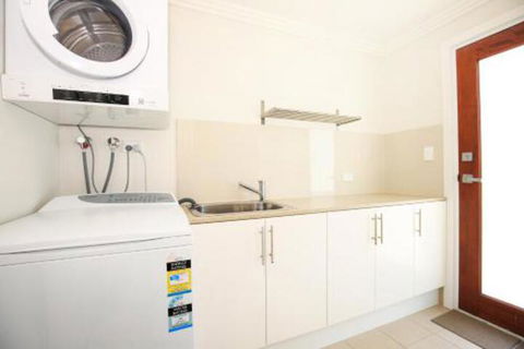 Calming Waters Pet Friendly 3 Min Walk To Beach - Accommodation Gladstone 6