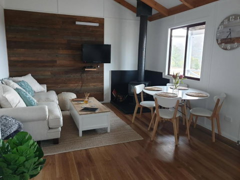 R & R On The Ravine - Accommodation Gladstone 4