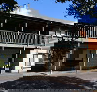 Waterside View - Accommodation Gladstone