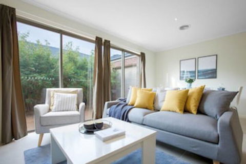 Spacious Lovely Home In Point Cook - Accommodation Gladstone 0
