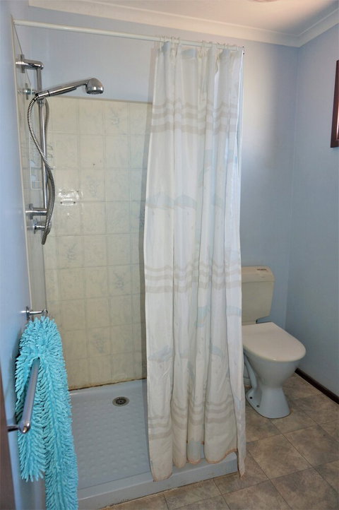 10 Tautog Street - Accommodation Gladstone 5