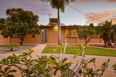 13 Grenadier Street - Accommodation Gladstone 3